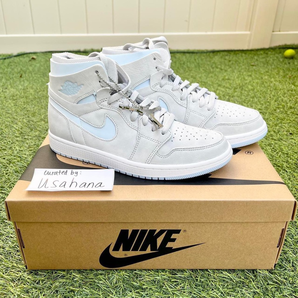 Women’s Nike Air Jordan 1 high top light grey shoes - Picture 3 of 4